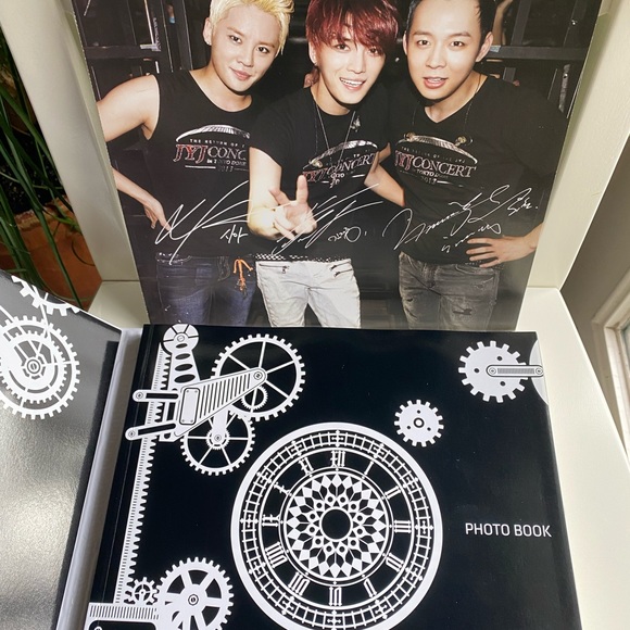 JYJ CONCERT IN TOKYO DOME 2013
DVD+PHOTOBOOK JAPAN - Picture 3 of 6